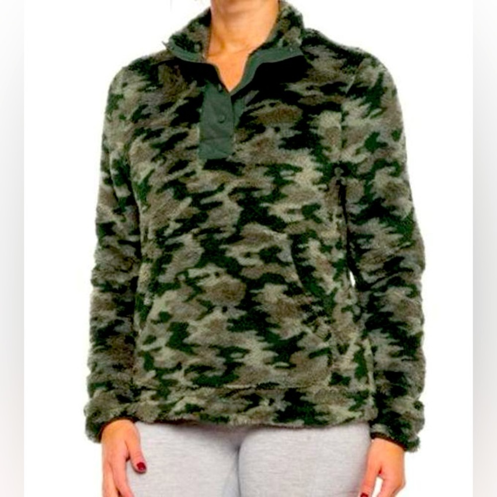 Eddie Bauer • Camo Sherpa